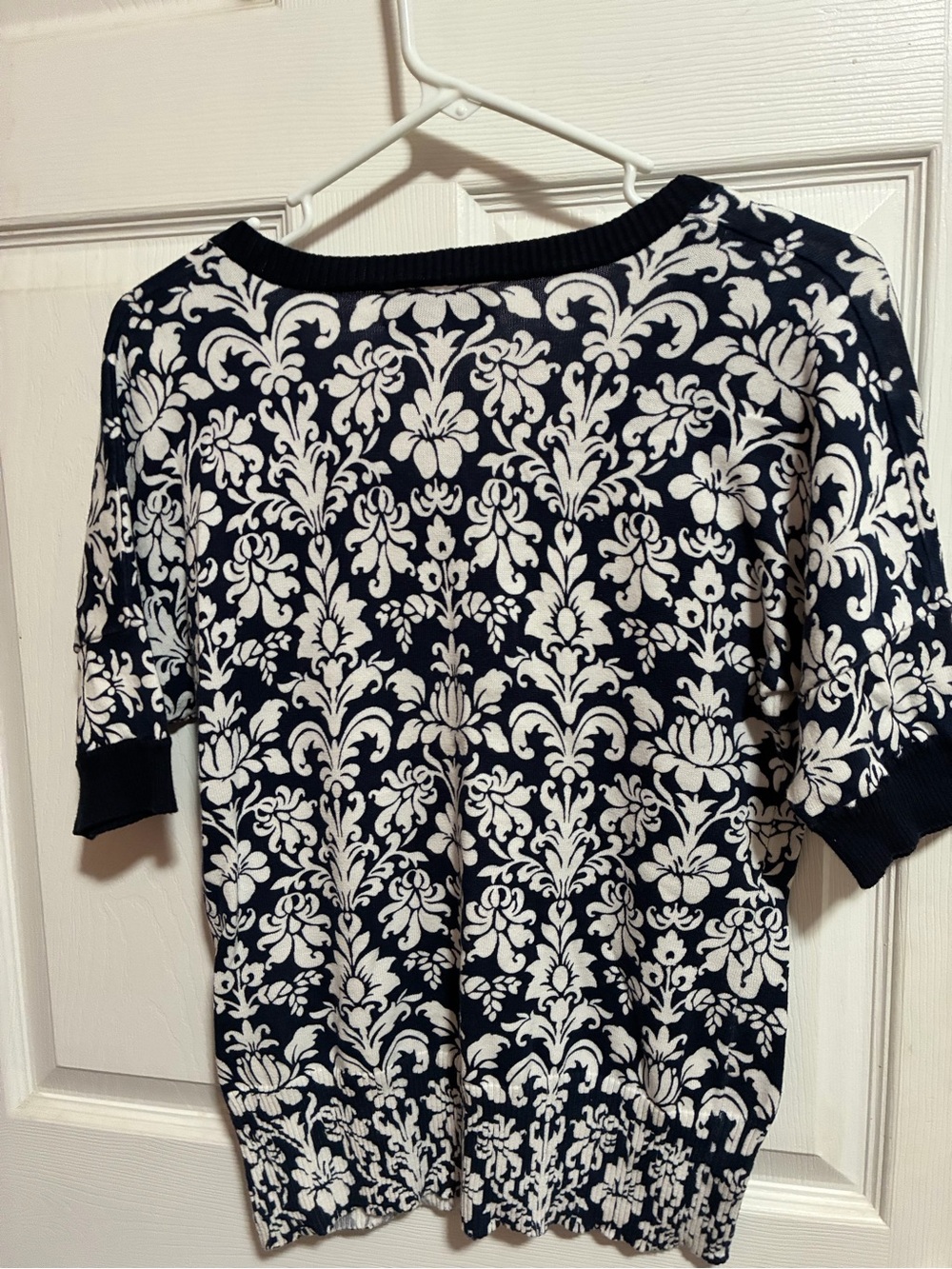 Jones New York Navy and White Floral Damask Short Sleeve Top - Picture 3 of 5